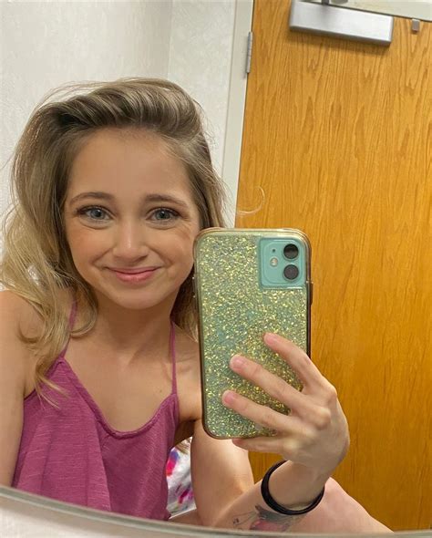 TLC ‘s Shauna Rae is a 23 year old with pituitary dwarfism that was caused by a childhood battle with brain cancer. Now, she’s letting fans in on her dating life. Rae's type of brain cancer was a grade four malignant glioma. Gliomas are a type of tumor that occurs in the brain and spinal cord. Grade four gliomas …